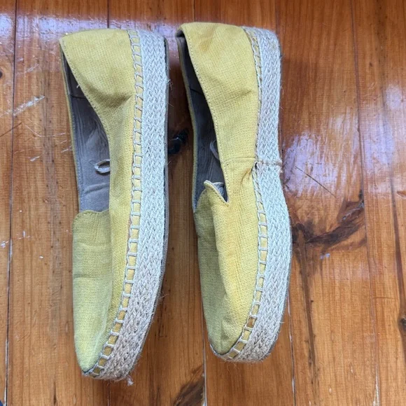 Gloria Vanderbilt Yellow Espadrille Flats - Picture 6 of 6
